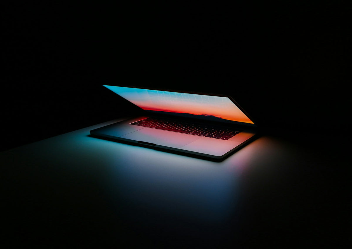 Technology workspace representing a semiconductor market briefing